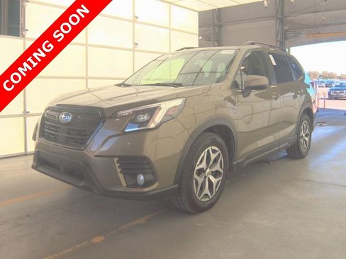 Used 2022 Subaru Forester Premium image 1