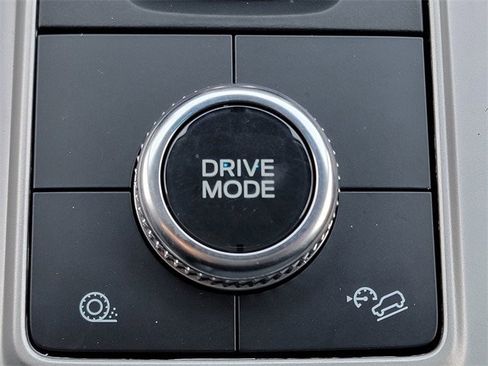 Certified 2022 Ford Explorer XLT w/ Equipment Group 202A image 8