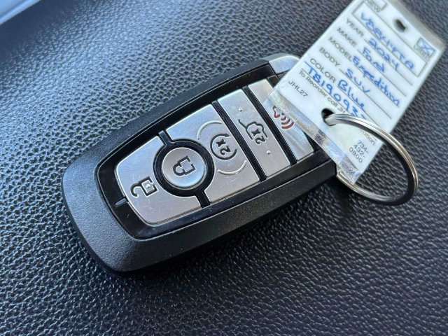 Used 2024 Ford Expedition XLT AWD/4WD image 29
