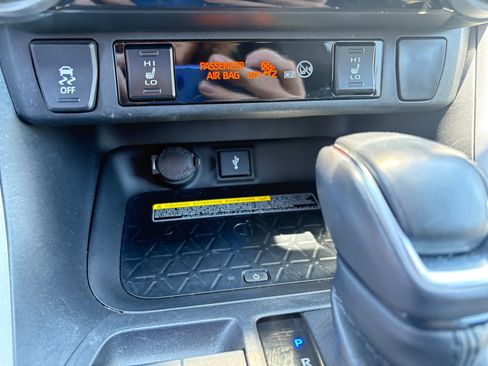 Used 2020 Toyota RAV4 XSE AWD/4WD image 19