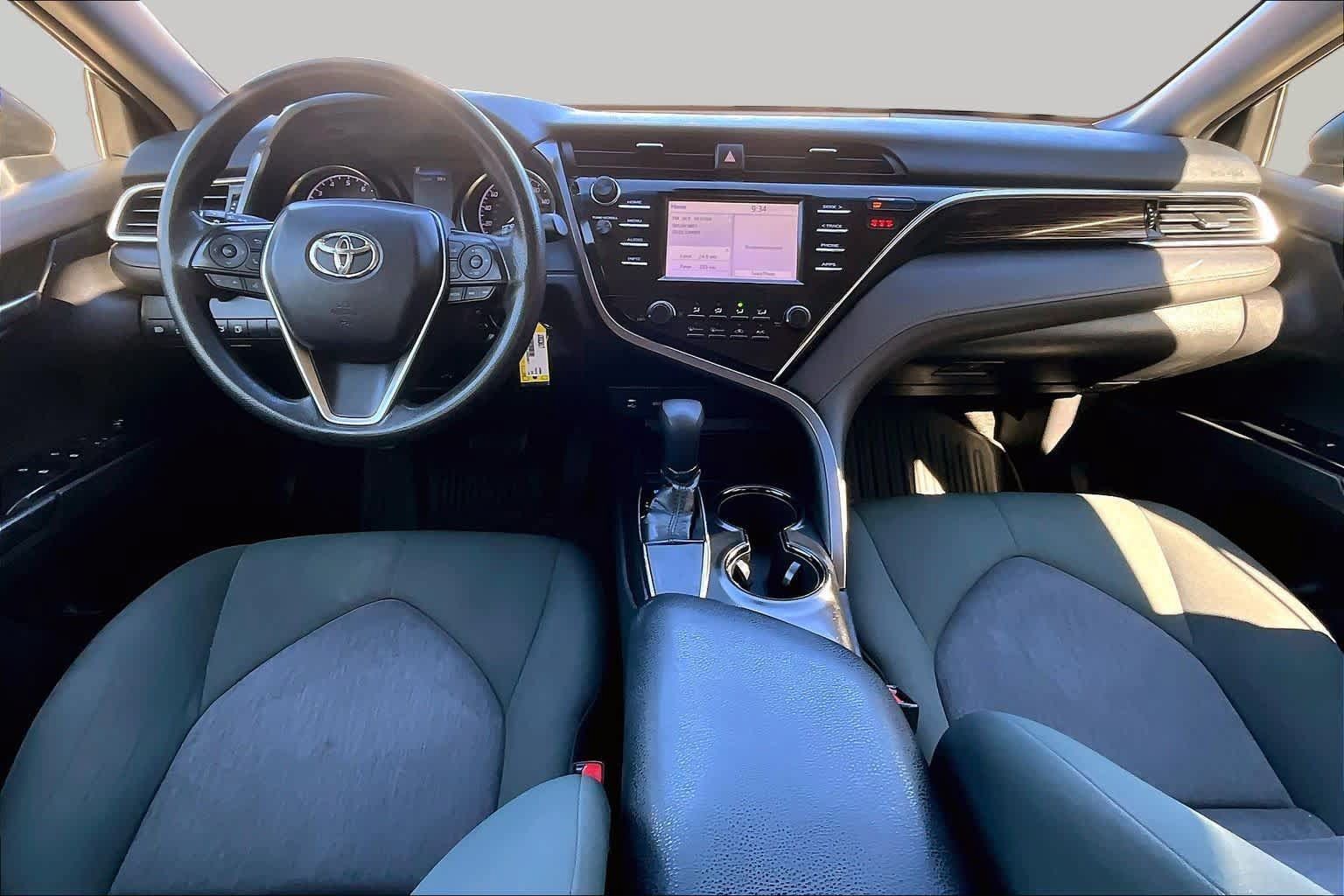 Used 2018 Toyota Camry LE FWD image 16