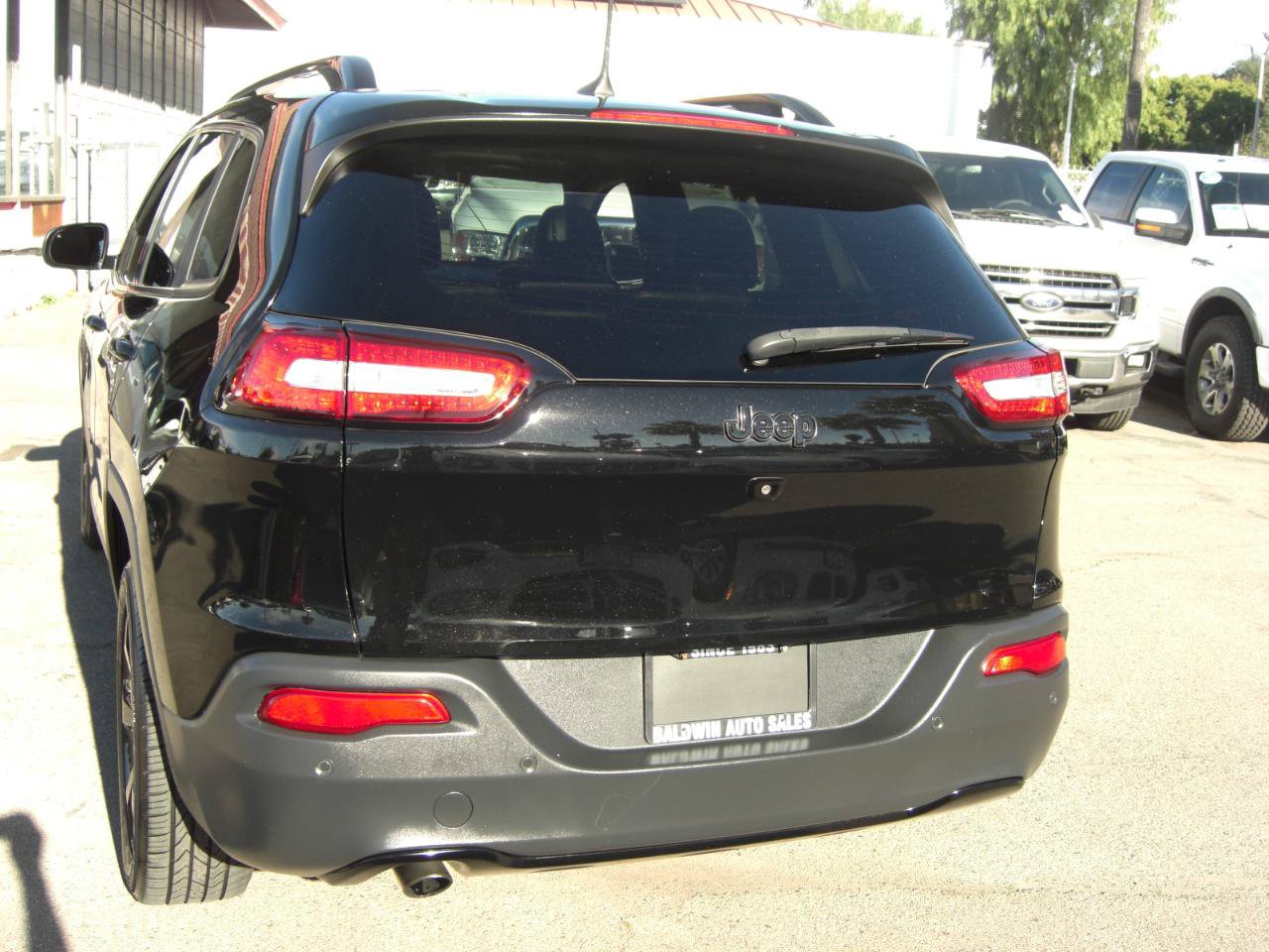 Used 2018 Jeep Cherokee Limited w/ High Altitude Package FWD image 12