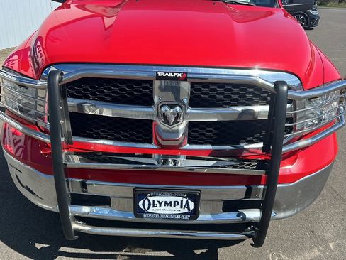 Used 2022 RAM 1500 Classic SLT AWD/4WD image 2