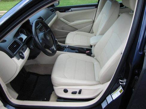 Used 2015 Volkswagen Passat 1.8T Wolfsburg Edition w/ Technology Package FWD image 12