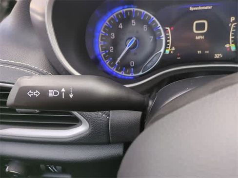 New 2026 Chrysler Pacifica Select image 27