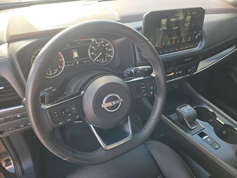 Used 2023 Nissan Rogue SL w/ SL Premium Package image 10