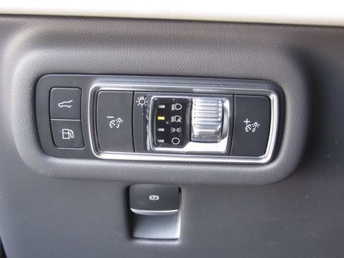 Used 2024 Lincoln Nautilus Reserve w/ Equipment Group 202A AWD/4WD image 37