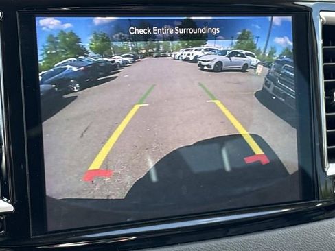 Used 2022 Chrysler Pacifica Touring-L image 20