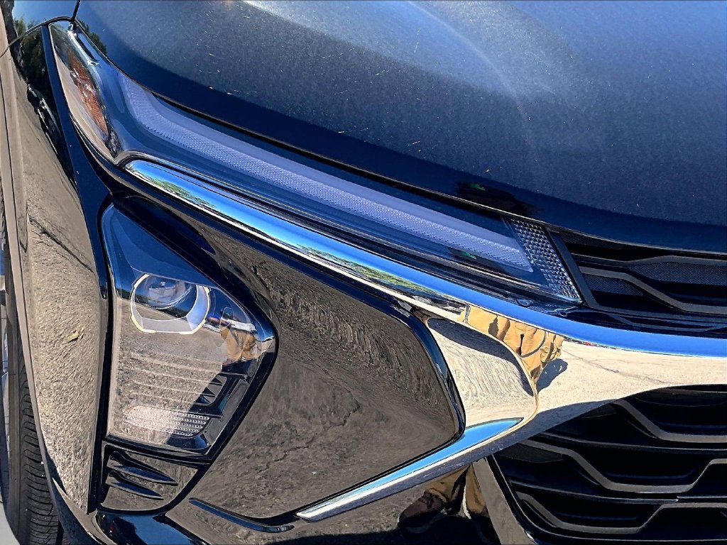 Used 2025 Chevrolet Trax LT FWD image 33