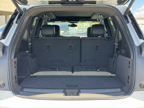 New 2025 Cadillac XT6 Luxury image 11