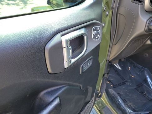 Used 2021 Jeep Gladiator Sport image 8