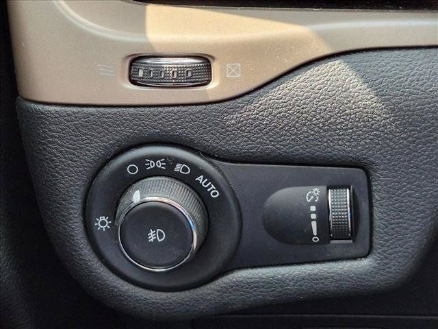 Used 2023 Jeep Compass Limited AWD/4WD image 12