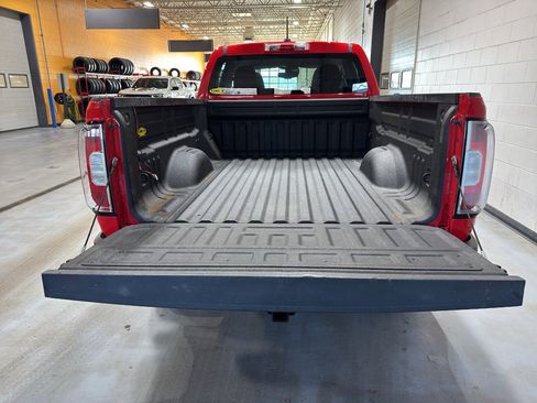 Used 2015 GMC Canyon SLT w/ Driver Alert Package image 21