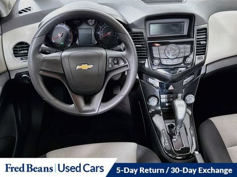 Used 2014 Chevrolet Cruze LS FWD image 25