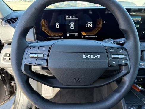 New 2025 Kia K4 LXS image 28