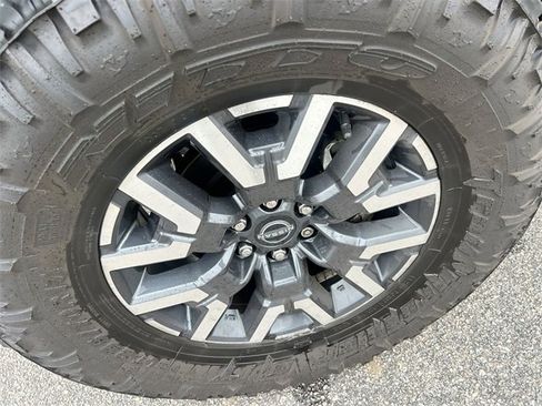 Used 2024 Nissan Frontier SL w/ Technology Package image 14