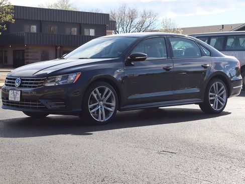 Used 2018 Volkswagen Passat 2.0T R-Line image 11