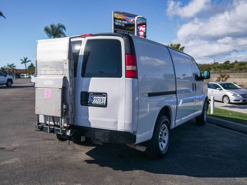 Used 2011 Chevrolet Express 1500 w/ Chrome Appearance Package image 9