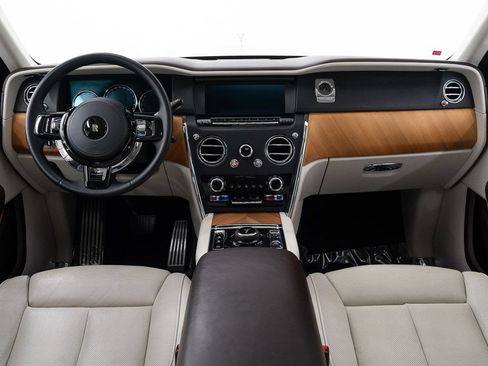 Certified 2019 Rolls-Royce Cullinan AWD/4WD image 32