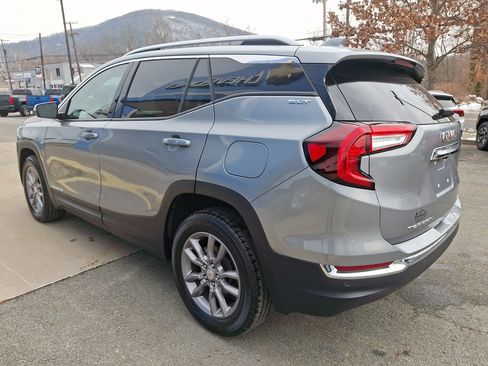 Used 2024 GMC Terrain SLT w/ Infotainment Package II image 4