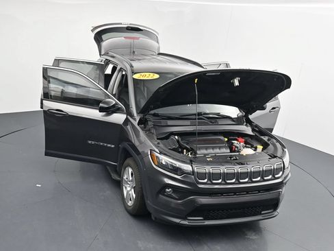 Used 2022 Jeep Compass Latitude FWD image 40