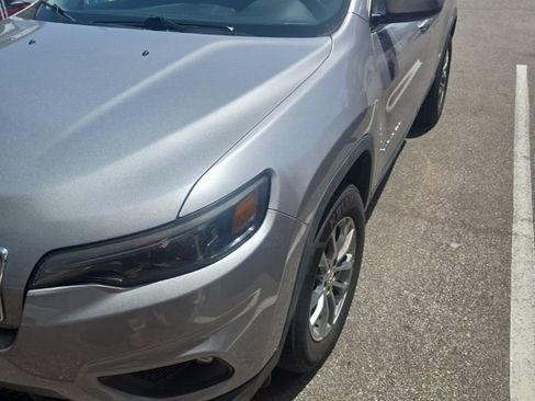 Used 2019 Jeep Cherokee Latitude Plus w/ Cold Weather Group AWD/4WD image 2