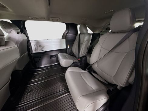 New 2026 Toyota Sienna XLE image 15