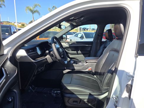 New 2025 Jeep Grand Cherokee L Limited image 12