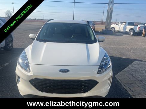 Used 2020 Ford Escape Titanium image 2