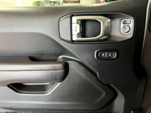 Used 2018 Jeep Wrangler Unlimited Sport S image 28