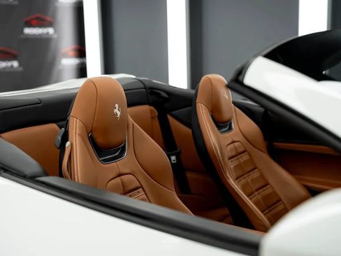 Used 2020 Ferrari Portofino RWD image 21