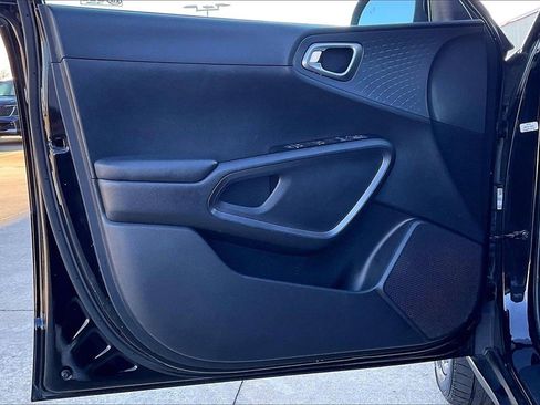Certified 2021 Kia Soul S image 22
