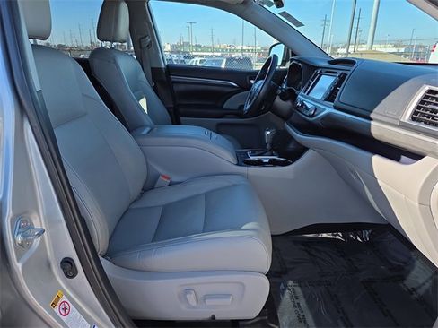 Used 2019 Toyota Highlander Limited Platinum image 16