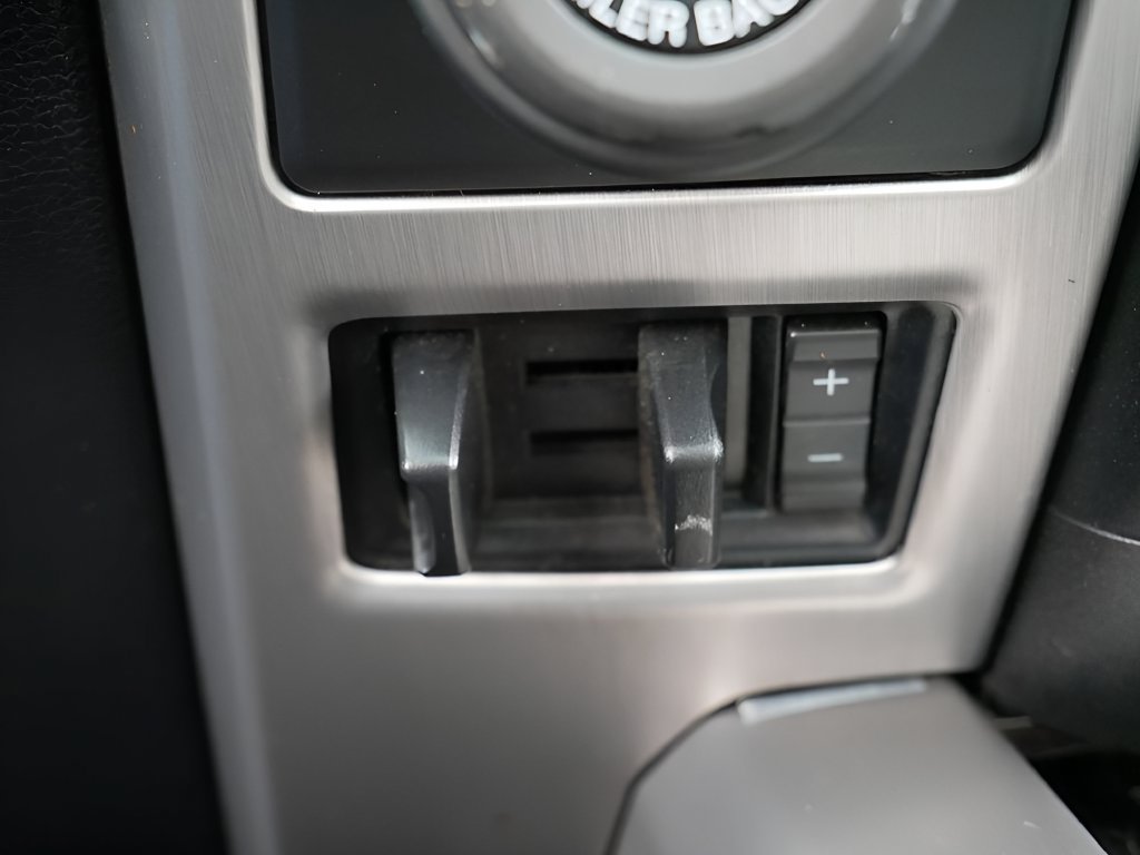 Used 2016 Ford F150 Platinum w/ Equipment Group 701A Luxury AWD/4WD image 25
