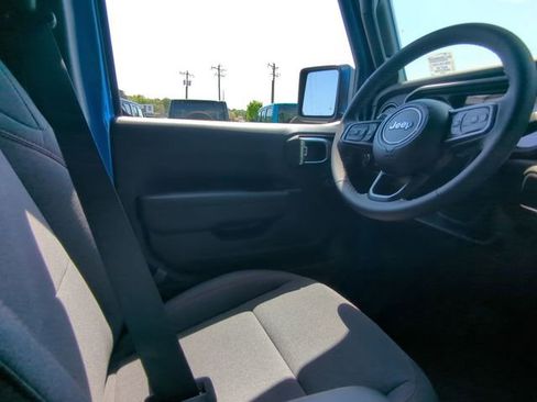 New 2025 Jeep Gladiator Rubicon w/ Steel Bumper Group image 15