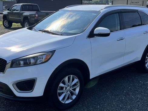 Used 2017 Kia Sorento FWD image 1