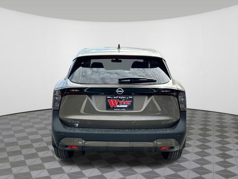 Used 2025 Nissan Kicks SV AWD/4WD image 6