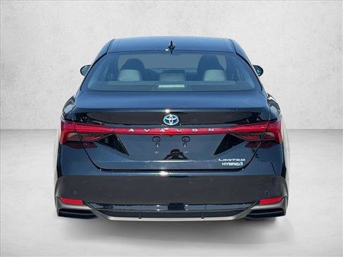 Used 2022 Toyota Avalon Limited w/ Advanced Safety Package FWD image 7
