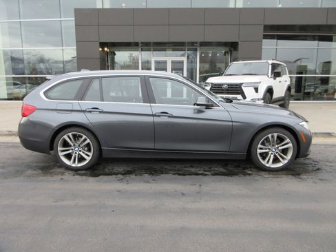 Used 2016 BMW 328i xDrive Wagon image 12