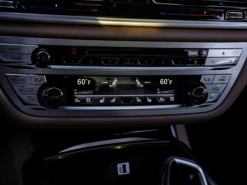 Used 2016 BMW 750i xDrive image 30