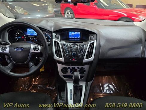 Used 2014 Ford Focus SE FWD image 19