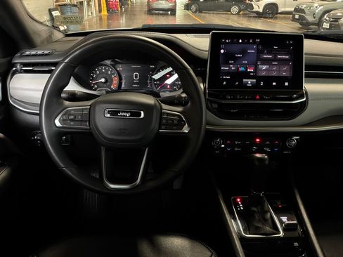 Used 2025 Jeep Compass Limited AWD/4WD image 17