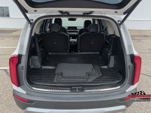 Used 2022 Kia Telluride SX w/ SX Prestige Package image 11