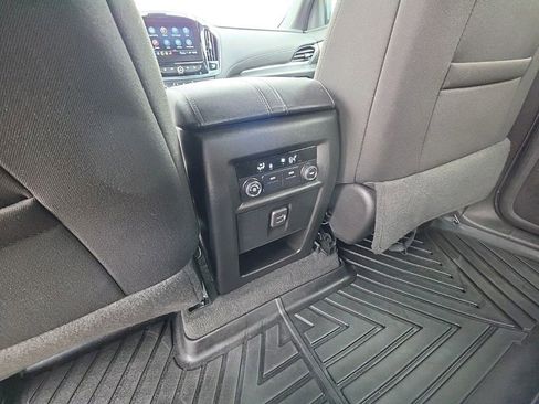 Used 2023 Chevrolet Traverse LT AWD/4WD image 25
