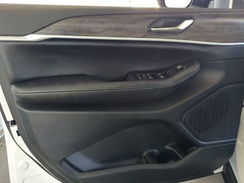 New 2026 Jeep Grand Cherokee Altitude image 20