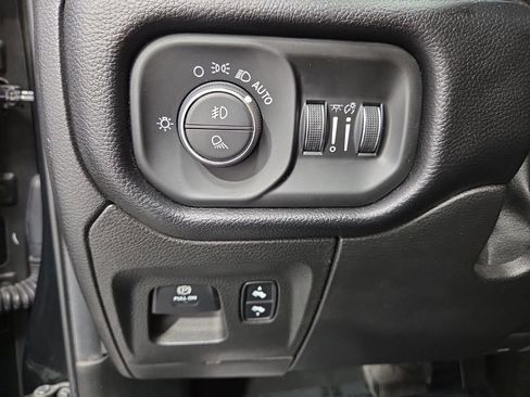 Used 2019 RAM 1500 Laramie image 29
