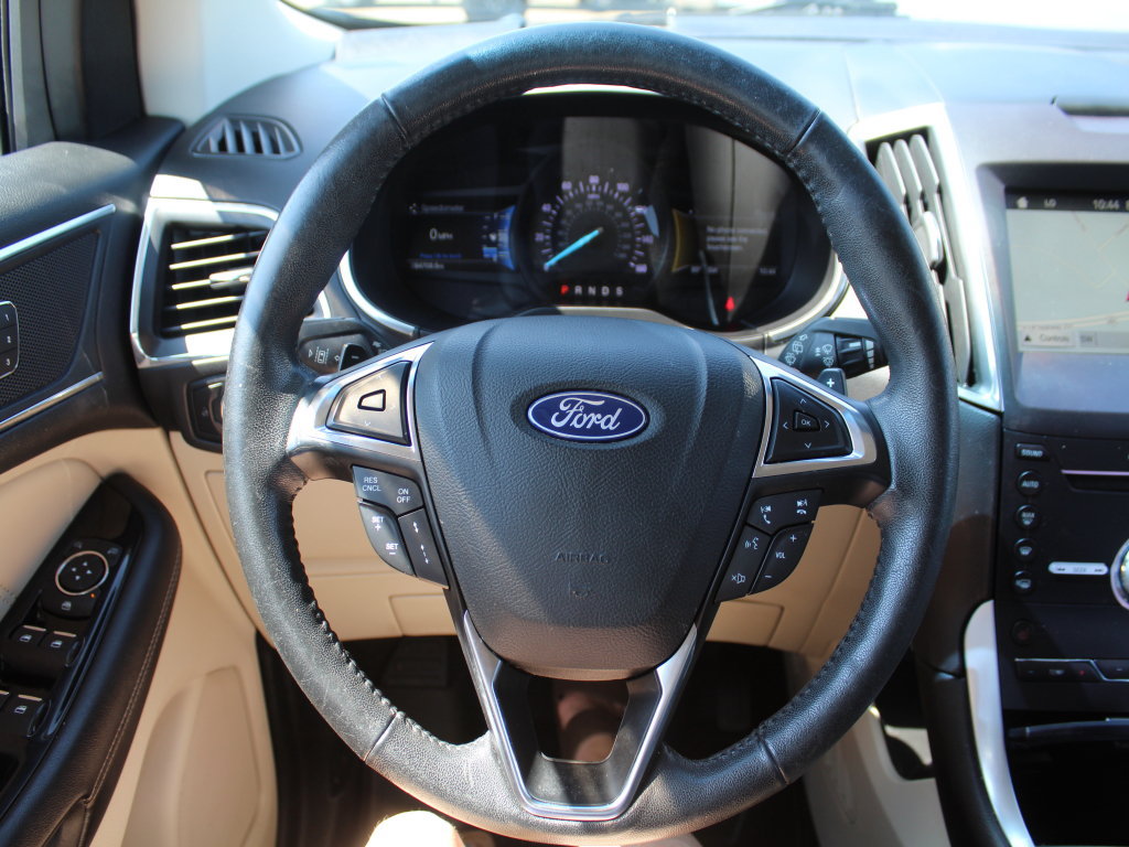 Used 2018 Ford Edge Titanium w/ Ford Safe & Smart Package FWD image 18