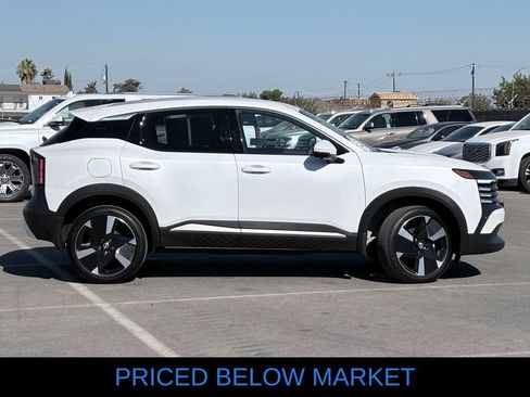 Used 2025 Nissan Kicks SR FWD image 4