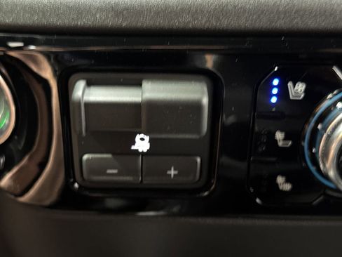 New 2025 GMC Sierra 2500 SLT w/ SLT Convenience Package image 41