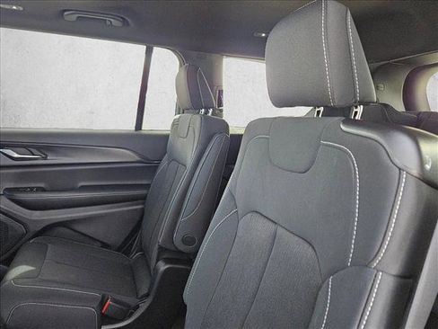 New 2026 Jeep Grand Cherokee L 2WD image 15